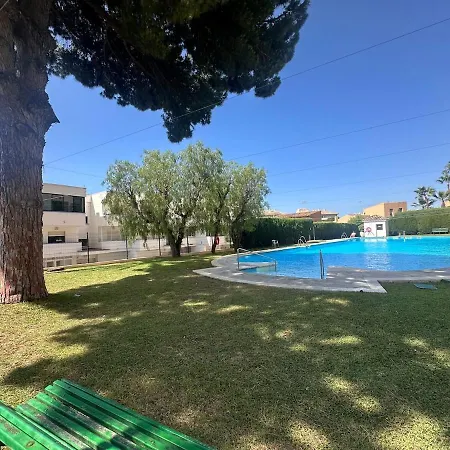 Lucy - 2 Bed 아파트 에스테포나