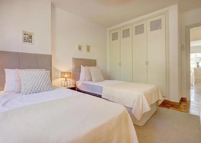 Lucy - 2 Bed * Estepona