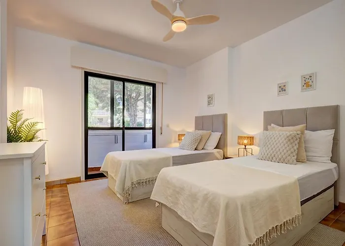 Lucy - 2 Bed * Estepona