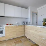 Lucy - 2 Bed Apartamento Estepona