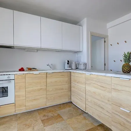 Lucy - 2 Bed Apartman Estepona