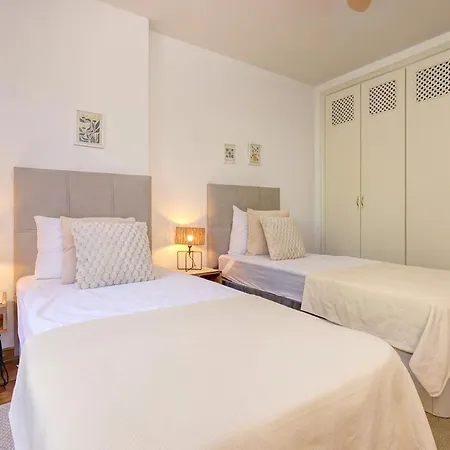 Lucy - 2 Bed Apartman Estepona