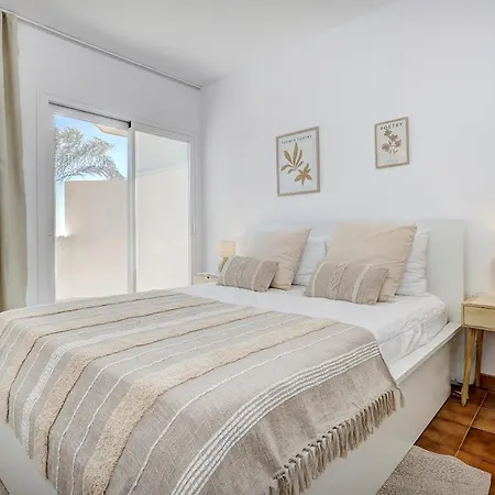 Lucy - 2 Bed Apartman Estepona